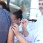 A mobilização de saúde pública em Santos aplicou quase 4 mil doses de vacinas em moradores de todas as idades no Dia D de Multivacinação - Foto: Divulgação/ Prefeitura de Santos