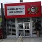 Policiais cercam imóvel e impedem fuga de suspeito que se aventurou pelos telhados de residências vizinhas - Foto: Divulgação/ 29º BPMI