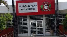 Policiais cercam imóvel e impedem fuga de suspeito que se aventurou pelos telhados de residências vizinhas - Foto: Divulgação/ 29º BPMI