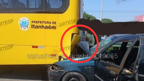 Motorista do Palio ficou preso às ferragens após colisão - Imagem: Artesp