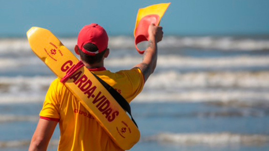 Guarda-vidas atuam em resgates durante o feriado de Natal nas praias do litoral paulista - Imagem: Prefeitura de Praia Grande