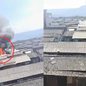 Um incêndio de grandes proporções na Vila dos Pescadores deixou feridos e destruiu várias casas de madeira no sábado, 25 - Imagem: Reprodução