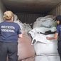 Receita Federal realiza operação no Porto de Santos para combater a exportação ilegal de minérios e proteger o meio ambiente - Foto: Divulgação/ Receita Federal