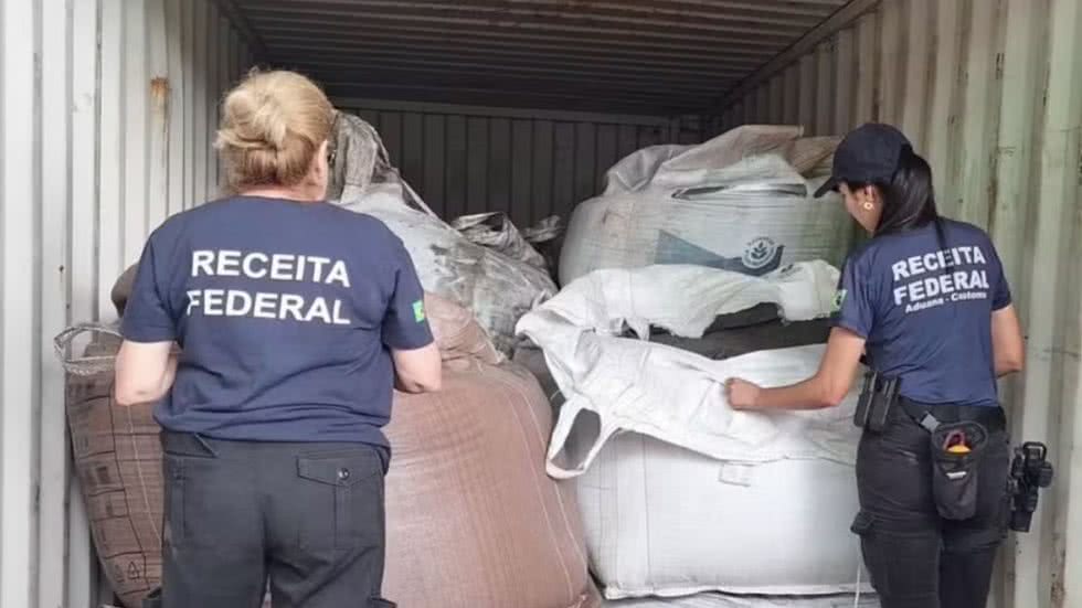 Receita Federal realiza operação no Porto de Santos para combater a exportação ilegal de minérios e proteger o meio ambiente - Foto: Divulgação/ Receita Federal