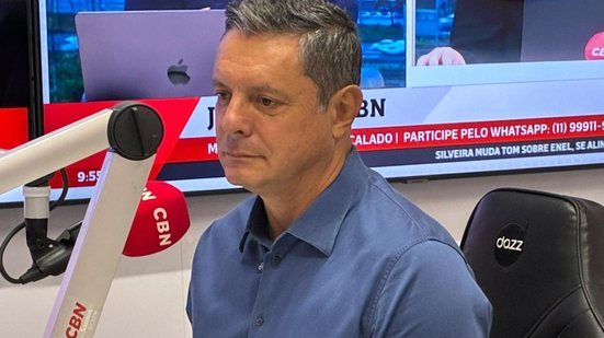 Prefeito Rogério Santos detalha crescimento da arrecadação e projetos habitacionais, como o inovador Parque Palafitas - Foto: Rádio CBN Santos