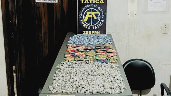 Colaboração da população resulta em operação bem-sucedida contra o tráfico de drogas em Itanhaém, com prisões em flagrante - Foto: Divulgação/ 29º BPMI