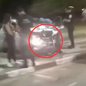 Um carro desgovernado atingiu veículos estacionados na Avenida Vicente de Carvalho em Santos, gerando preocupação entre os presentes - Imagem: Reprodução/ Redes sociais
