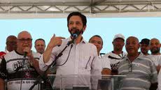 O prefeito de São Paulo, Ricardo Nunes, mostra forte desempenho entre homens e jovens, segundo pesquisa recente - Imagem: Reprodução/Agência Brasil