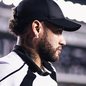 Assistindo ao jogo da Vila Belmiro, Neymar se posicionou em defesa de Guilherme e fez duras críticas ao juiz da partida - Foto: Abner Dourado