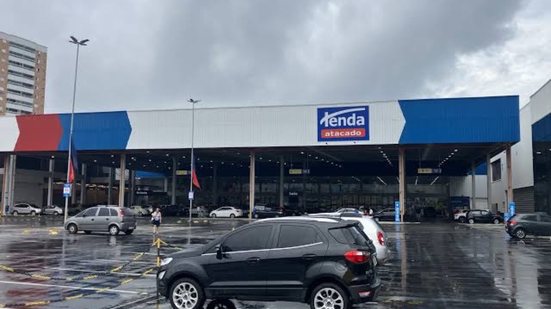 Supermercado arquiva denúncia sem desfecho, enquanto a vítima enfrenta pressão de superiores sobre a denúncia do marido - Imagem: Reprodução