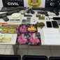 Durante a operação, a polícia encontrou armas, munições e drogas, além de documentos que ligam o proprietário da casa ao PCC - Imagem: Reprodução