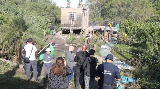 Mais de 5,4 toneladas de lixo foram retiradas em operação conjunta - Foto: Divulgação/ Prefeitura de Santos