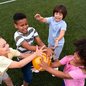 Na Praça Independência, no Jardim Casqueiro, uma das opções é aproveitar o retorno da Fonte Interativa, sempre a partir das 12 horas - Imagem: Freepik