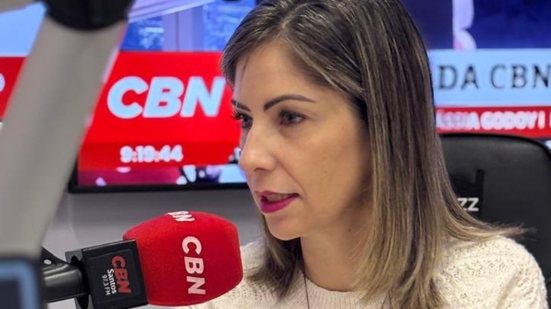 Ana Paula Chacur, especialista em políticas públicas TEA, compartilha insights sobre o autismo na rádio CBN Santos - Foto: Rádio CBN Santos