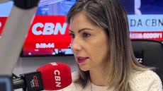Ana Paula Chacur, especialista em políticas públicas TEA, compartilha insights sobre o autismo na rádio CBN Santos - Foto: Rádio CBN Santos