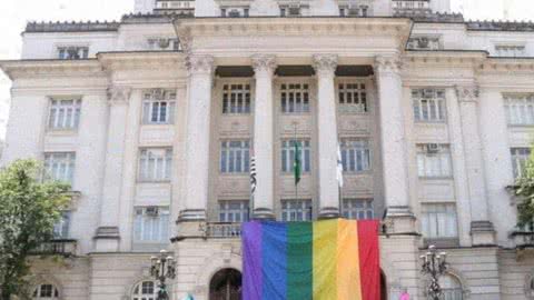 Dia do Orgulho LGBT+ tem anúncio de nova política pública em Santos - Imagem: reprodução Prefeitura de Santos