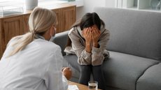 Iniciativa da Hapvida visa oferecer suporte multidisciplinar e medidas protetivas para mulheres em situação de risco - Imagem: Reprodução / Freepik