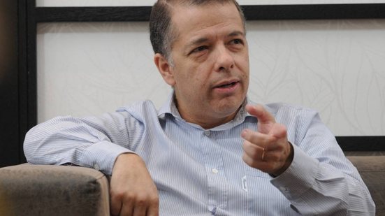 A indicação de Wadih Damous, apoiada por José Seripieri Filho, levanta críticas sobre seu histórico e capacidade de gestão - Imagem: Reprodução