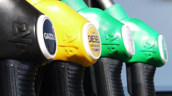 Com a inflação atual em 5,53%, a queda no preço do diesel é um fator importante na luta contra a alta dos preços - Imagem: Reprodução / Pixabay