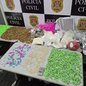 A operação resultou na apreensão de cocaína, crack e maconha, desmantelando um ponto estratégico de distribuição de drogas na região - Foto: Divulgação/ Polícia Civil