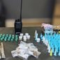 Além das drogas, a polícia apreendeu R$ 127 em dinheiro, um rádio comunicador e um celular durante a operação em Santos - Imagem: Reprodução
