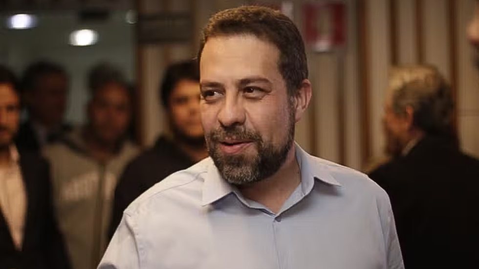 Ao lado de Wellington Dias, Boulos defende reeleição de Lula - Imagem: Leonardo Eichinger/Ato Press/Agência O Globo