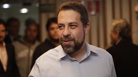Ao lado de Wellington Dias, Boulos defende reeleição de Lula - Imagem: Leonardo Eichinger/Ato Press/Agência O Globo