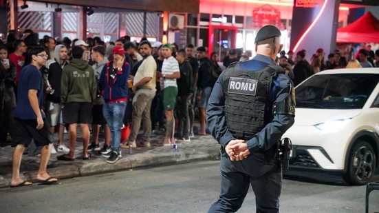 Ação integrada da GCM e secretarias combate irregularidades em comércios noturnos de Praia Grande - Imagem: Divulgação