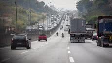 É esperado que mais de 2,4 milhões de veículos saiam da capital rumo ao interior ou litoral - Imagem: Divulgação/ Governo de SP