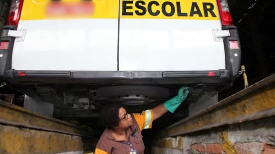 Permissionários do transporte escolar de Santos devem renovar o alvará e realizar a vistoria dos veículos até 7 de agosto - Imagem: Divulgação/Prefeitura de Santos
