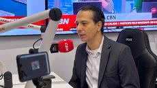 Ernesto Sampaio fala sobre a importância da dragagem para recuperar profundidade e aumentar a capacidade de carga dos navios - Foto: Rádio CBN Santos