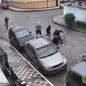 Câmeras de segurança registraram o momento em que a tentativa de assalto foi interrompida após a intervenção de um policial aposentado em Cubatão - Imagem: Reprodução