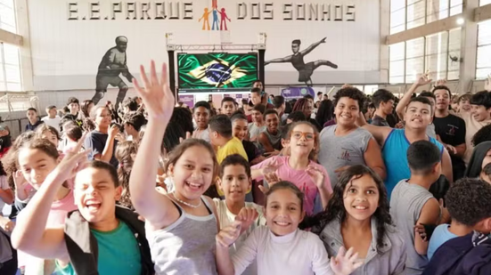 Escola em Cubatão, virou referência internacional ao transformar convivência e aprendizagem - Imagem: Divulgação/Seduc-SP