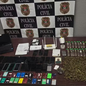 Drogas, celulares e documentos foram apreendidos na operação - Imagem: Divulgação | Polícia Civil