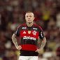 Everton Cebolinha, de 30 anos, avançou nas negociações para defender o Santos. Atacante foi liberado pelo Flamengo para resolver questões relacionadas à saída do clube antes de concluir um possível acordo com o Peixe. - Imagem: Adriano Fontes / Flamengo