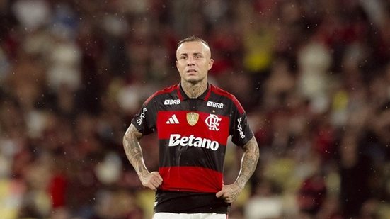 Everton Cebolinha, de 30 anos, avançou nas negociações para defender o Santos. Atacante foi liberado pelo Flamengo para resolver questões relacionadas à saída do clube antes de concluir um possível acordo com o Peixe. - Imagem:  Adriano Fontes / Flamengo