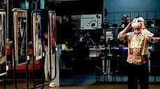 Instalação combina cenário físico e realidade virtual para transformar memórias pessoais em experiência imersiva aberta ao público em Santos - Imagem: Divulgação/Prefeitura de Santos