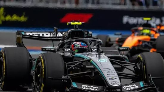 Mesmo invicta com quatro vitórias em quatro corridas, equipe alemã liga o sinal de alerta após aproximação de rivais - Foto: Divulgação / Mercedes