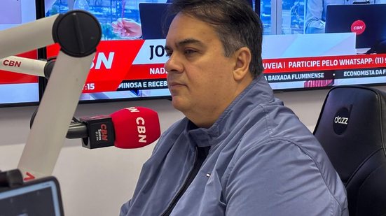 Fernando Henrique destaca que os criminosos usam táticas variadas para enganar vítimas, principalmente por telefone e redes sociais - Foto: Rádio CBN Santos