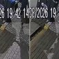 Câmeras de monitoramento registraram o momento em que o homem deixou um saco plástico em uma lixeira no bairro Boqueirão, em Santos. - Imagem: Reprodução