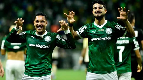 Flaco López e Vitor Roque comemoram gol do Palmeiras - Foto: Marcos Ribolli