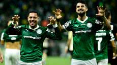 Flaco López e Vitor Roque comemoram gol do Palmeiras - Foto: Marcos Ribolli
