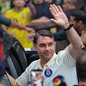 Aliados do senador Flávio Bolsonaro afirmam que ele deixou o Brasil rumo aos Estados Unidos nesta terça-feira (27) - Imagem: Wagner Meier/Getty Images