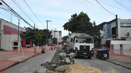 Nova etapa das obras na Alameda Armênio Mendes amplia interdições, altera trajetos de ônibus e modifica o trânsito no bairro Aparecida, em Santos - Imagem: Henrique Teixeira/arquivo