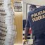 Polícia Federal prende dois homens com R$ 17,8 mil em cédulas falsas em Peruíbe. Dinheiro estava dentro de um carro e diversas notas de R$ 200 apresentavam números de série repetidos - Imagem: Divulgação/Polícia Federal
