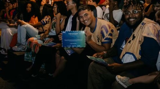 Instituto KondZilla oferece cursos gratuitos para jovens de 18 a 29 anos em Santos e Guarujá, com 40 vagas e bolsa de R$ 500 para os participantes selecionados - Imagem: Divulgação/Instituto KondZilla