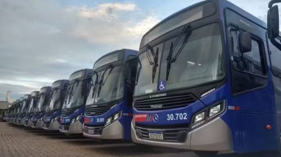 Passageiros das nove cidades da Baixada Santista poderão utilizar gratuitamente o transporte público durante o segundo turno das eleições, neste domingo (25) - Imagem: Eliel Santos/EMTU