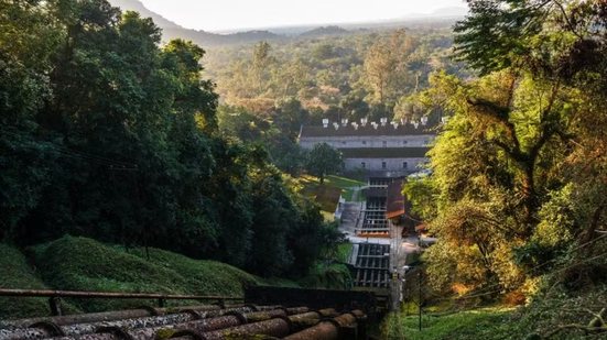 Usina Hidrelétrica de Itatinga, em Bertioga, integra projeto de concessão que prevê modernização da estrutura, recuperação da vila histórica e investimentos estimados em R$ 200 milhões ao longo do contrato - Imagem: Divulgação/Autoridade Portuária de Santos