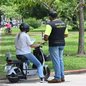 Projeto de lei apresentado pela Prefeitura de Santos busca ampliar a fiscalização de bicicletas elétricas, ciclomotores e veículos autopropelidos para reforçar a segurança no trânsito - Imagem: Prefeitura de Santos