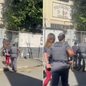Casal suspeito de praticar roubos contra ônibus municipais foi preso pela Polícia Militar em Santos; vítimas reconheceram a dupla durante o registro da ocorrência na delegacia - Imagem: Reprodução / TV Tribuna / Polícia Militar